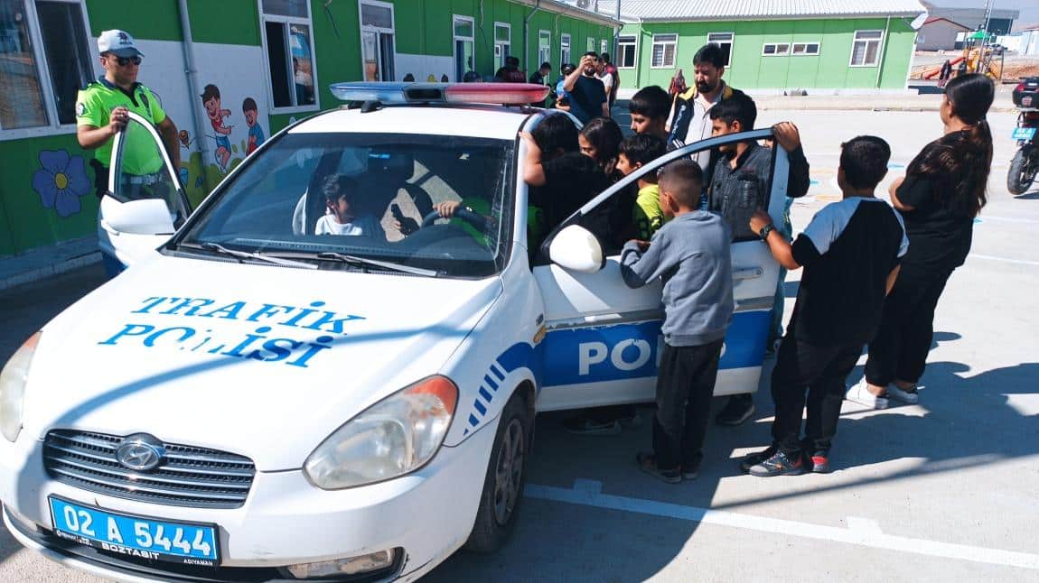 Adıyaman Emniyet Müdürlüğü Trafik ve Çocuk Şube Ekipleri Öğrencilerimizle Buluştu 